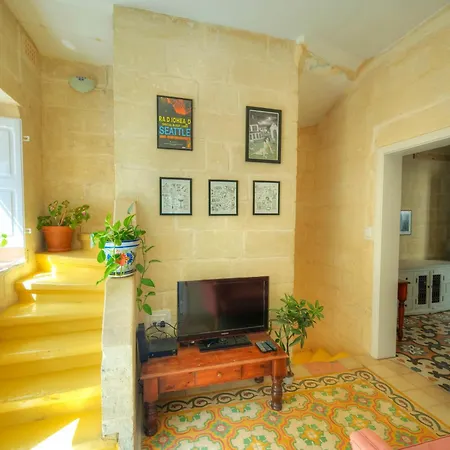Traditional Townhouse Near Seafront, Roof Terrace Rthe1-1 * Senglea