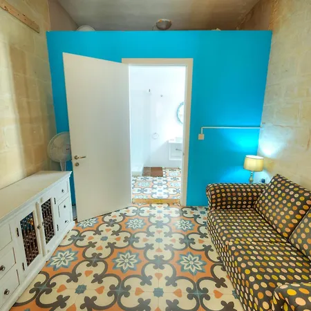 Traditional Townhouse Near Seafront, Roof Terrace Rthe1-1 דירה *