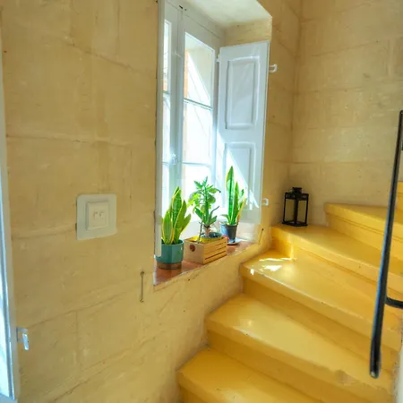 Traditional Townhouse Near Seafront, Roof Terrace Rthe1-1 דירה