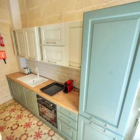 Traditional Townhouse Near Seafront, Roof Terrace Rthe1-1 Appartement Senglea