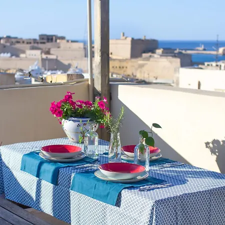 Traditional Townhouse Near Seafront, Roof Terrace Rthe1-1 דירה