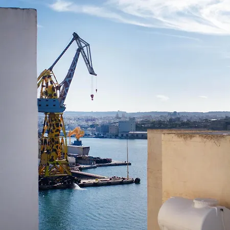 Traditional Townhouse Near Seafront, Roof Terrace Rthe1-1