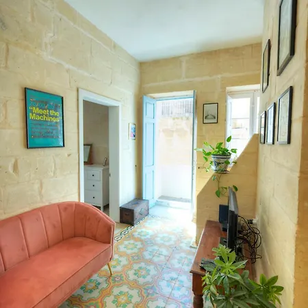 Traditional Townhouse Near Seafront, Roof Terrace Rthe1-1 Senglea