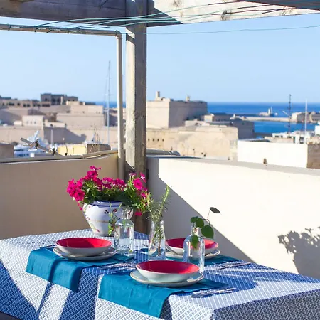 Апартаменты Traditional Townhouse Near Seafront, Roof Terrace Rthe1-1 Сенглея