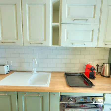 Traditional Townhouse Near Seafront, Roof Terrace Rthe1-1