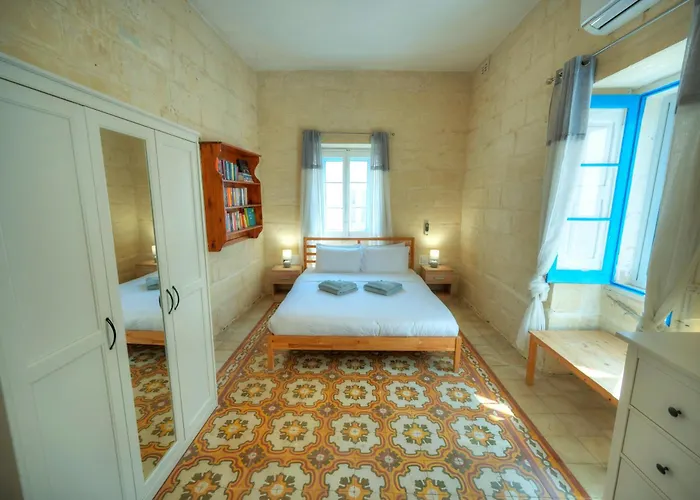 Traditional Townhouse Near Seafront, Roof Terrace Rthe1-1 * סנגלאה