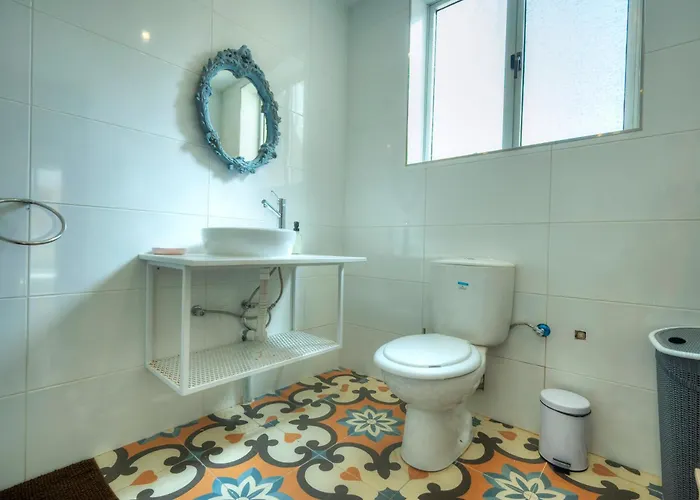 Traditional Townhouse Near Seafront, Roof Terrace Rthe1-1 דירה