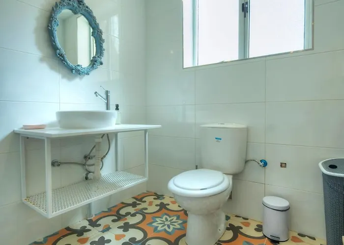 Traditional Townhouse Near Seafront, Roof Terrace Rthe1-1 דירה *