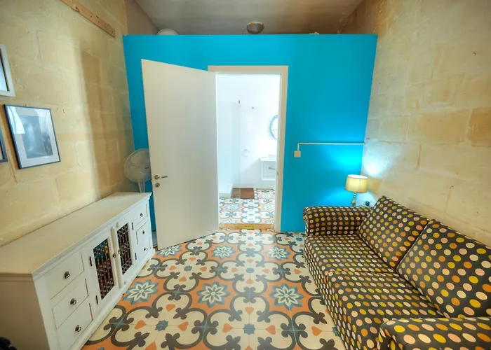 Traditional Townhouse Near Seafront, Roof Terrace Rthe1-1 דירה *